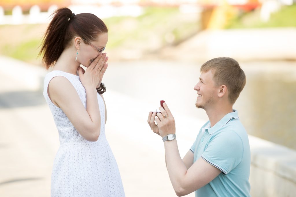 Things Are Not Looking Good For This Style of Engagement Rings Girls!