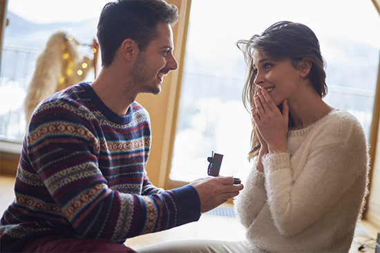 How to Choose the Perfect Engagement Gift for Your Loved One